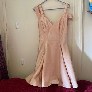 This dress color is veiled rose, A line, no tag, no stains only worn once.
